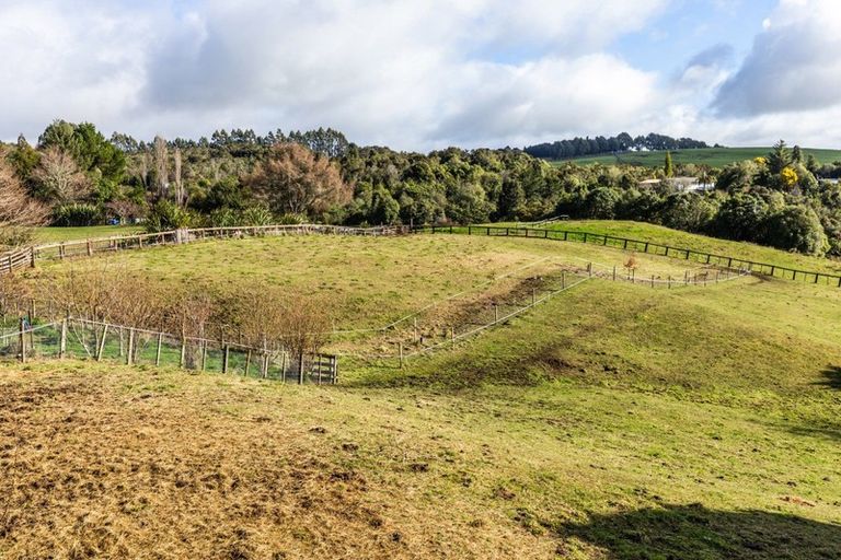 Photo of property in 17 Parerohi Grove, Kuratau, Turangi, 3381