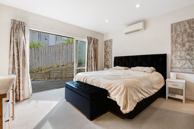 Photo of property in 70 Travis View Drive, Fairview Heights, Auckland, 0632