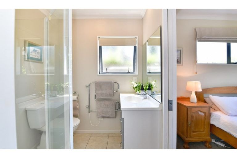 Photo of property in 88a Brian Crescent, Stanmore Bay, Whangaparaoa, 0932