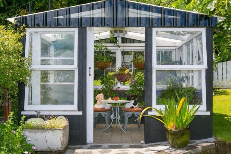 Photo of property in 3 Burgess Hill Road, Burgess Park, New Plymouth, 4371