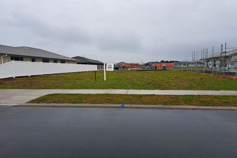 Photo of property in 102 Kaurinui Crescent, One Tree Point, 0118