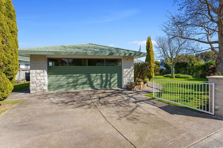 Photo of property in 10 Tararua Crescent, Otaki, 5512