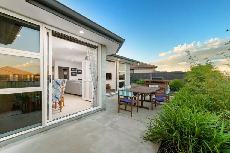 Photo of property in 77 Te Kio Crescent, Papamoa Beach, Papamoa, 3118