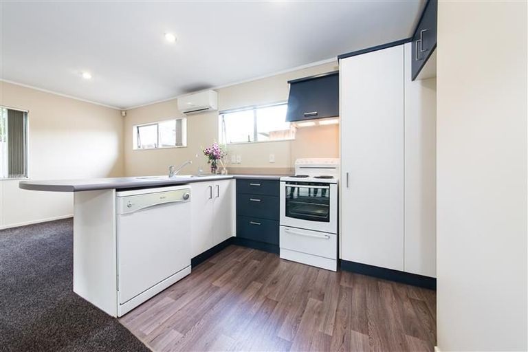 Photo of property in 15 Royal Road, Massey, Auckland, 0614