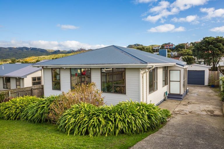 Photo of property in 111 Waiuta Street, Titahi Bay, Porirua, 5022