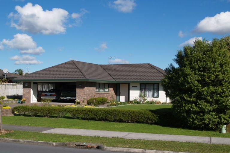 Photo of property in 50 West Fairway, Golflands, Auckland, 2013