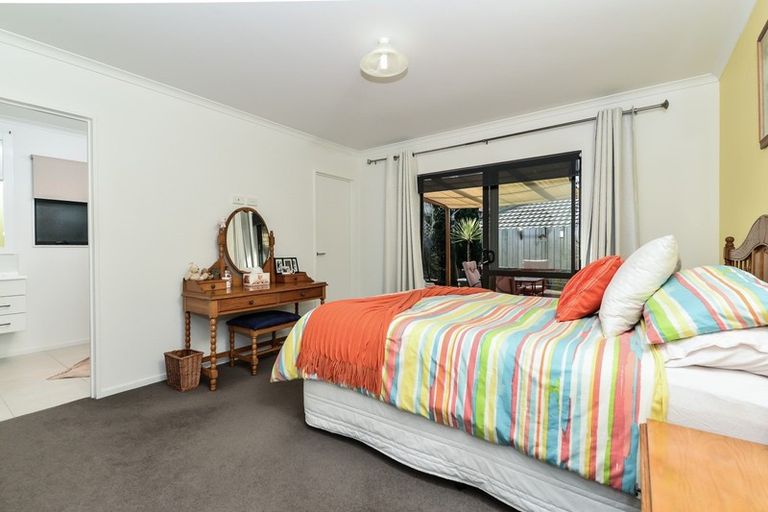 Photo of property in 56 Farnborough Drive, Grandview Heights, Hamilton, 3200