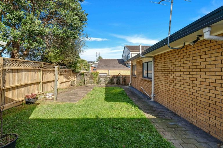 Photo of property in 2/19 Sailfish Drive, West Harbour, Auckland, 0618