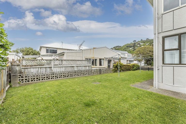 Photo of property in 7/127 Queens Drive, Lyall Bay, Wellington, 6022