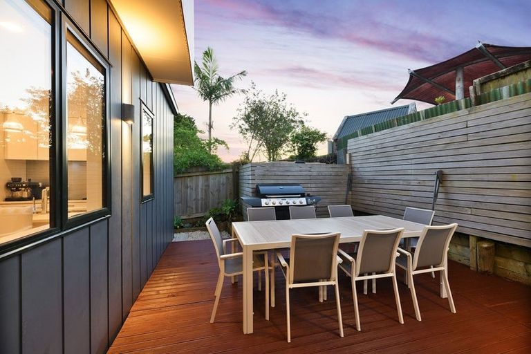 Photo of property in 17d Crosby Road, West Harbour, Auckland, 0618