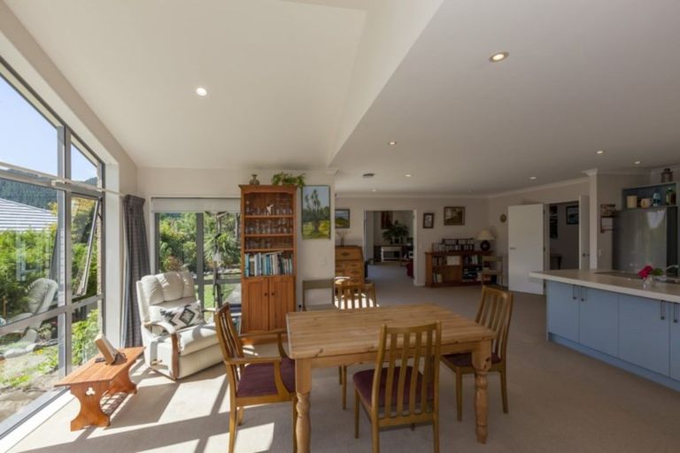 Photo of property in 21 Cascade Way, Paraparaumu, 5032