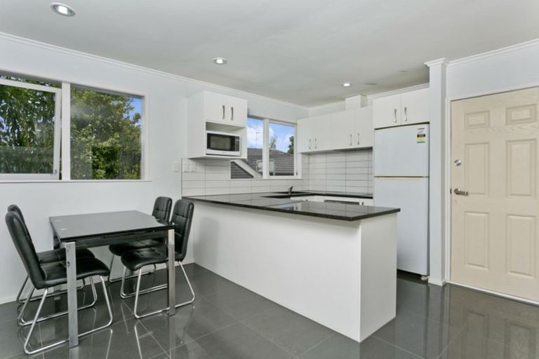 Photo of property in 12 Tawavale Crescent, Totara Vale, Auckland, 0629