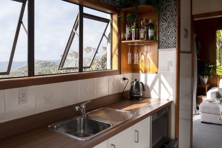 Photo of property in 14 Log Race Road, Piha, New Lynn, 0772