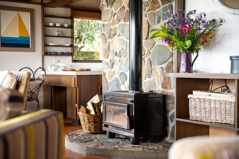 Photo of property in 43 Field Way, Waikanae Beach, Waikanae, 5036