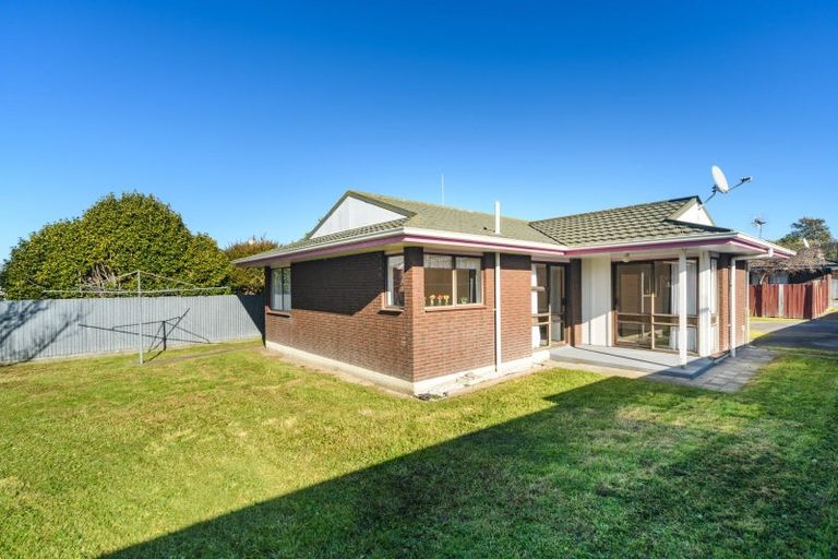 Photo of property in 18 Westmere Place, Takaro, Palmerston North, 4412