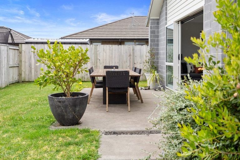 Photo of property in 19 Naeo Close, Papamoa Beach, Papamoa, 3118