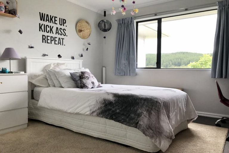 Photo of property in 9 Mcewen Crescent, Riverstone Terraces, Upper Hutt, 5018