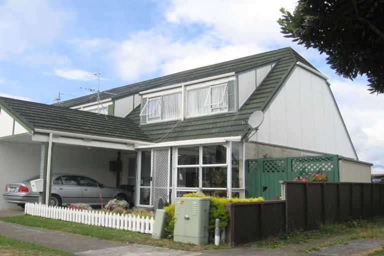 Photo of property in 46-52 Akaroa Drive, Maupuia, Wellington, 6022