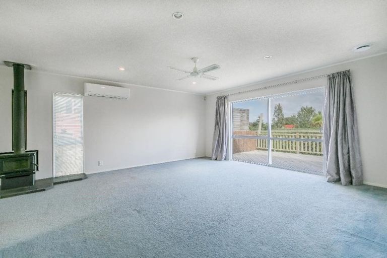 Photo of property in 28 Drome View Place, Beach Haven, Auckland, 0626