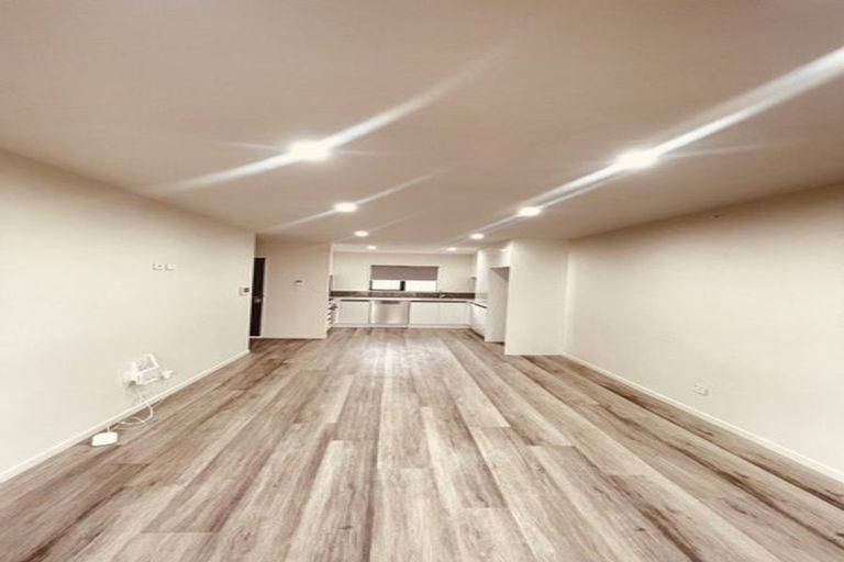 Photo of property in 4/2 Smiths Avenue, Papakura, 2110