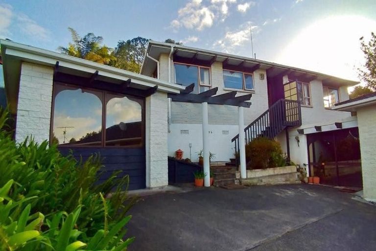 Photo of property in 2/9 Seaton Road, Murrays Bay, Auckland, 0630