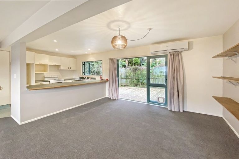 Photo of property in 7 Oak Grove, Mount Cook, Wellington, 6011