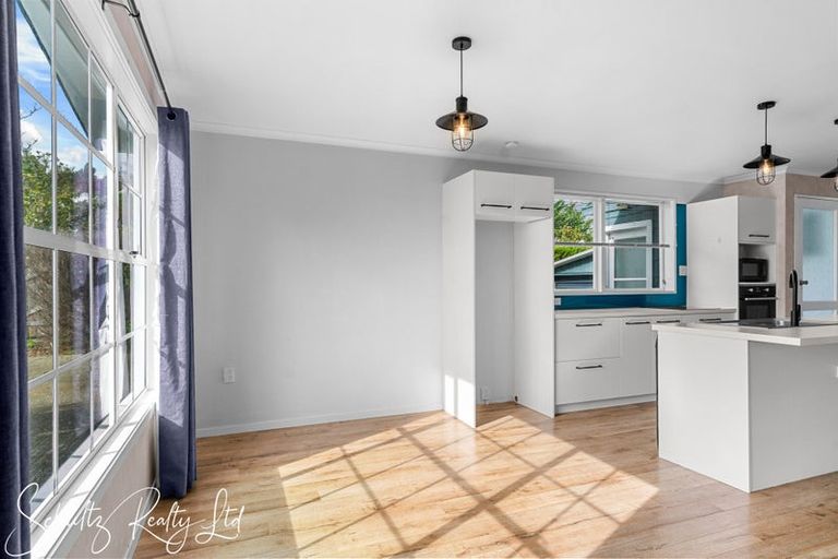 Photo of property in 9 Whaka Street, Maungaturoto, 0520