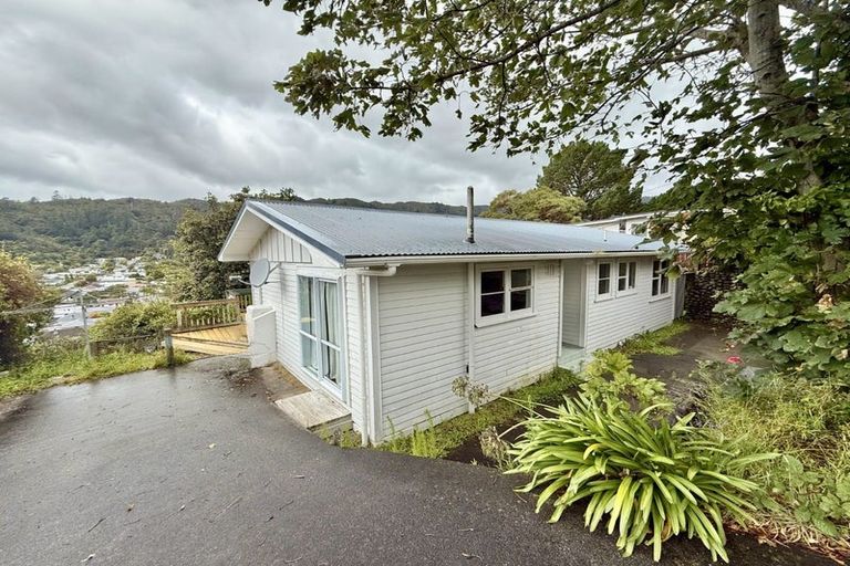 Photo of property in 17 Amundsen Grove, Stokes Valley, Lower Hutt, 5019