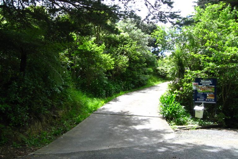 Photo of property in 14a Hobbs Road, Matakatia, Whangaparaoa, 0930