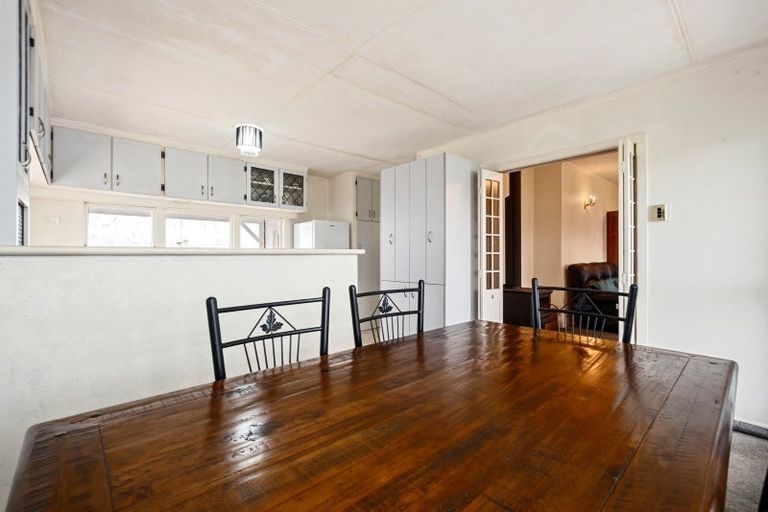 Photo of property in 220 Mangorei Road, Merrilands, New Plymouth, 4312