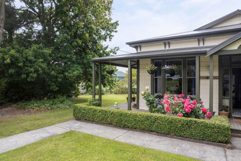 Photo of property in 70 Tokomaru Road East, Tokomaru, Palmerston North, 4474