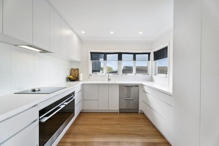 Photo of property in 55 Seaview Road, Castor Bay, Auckland, 0620