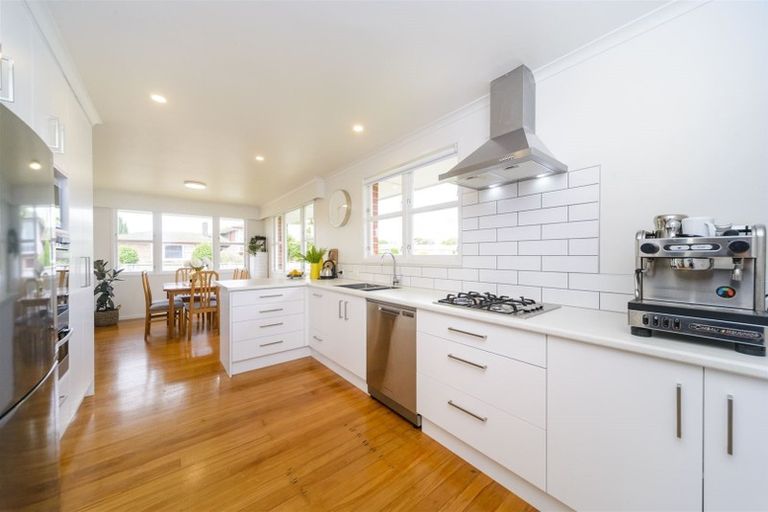 Photo of property in 16 Kapiti Place, Awapuni, Palmerston North, 4412