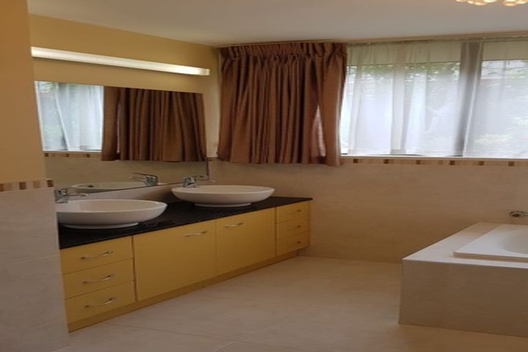 Photo of property in 12 Dayspring Way, Pakuranga, Auckland, 2010