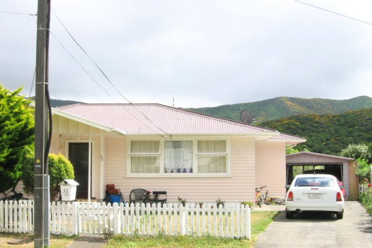 Photo of property in 32 Montreal Grove, Kingston, Wellington, 6021