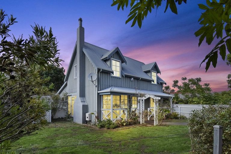 Photo of property in 1 Tington Avenue, Wattle Downs, Auckland, 2103