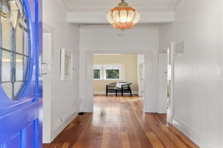 Photo of property in 24 Shoal Bay Road, Devonport, Auckland, 0624