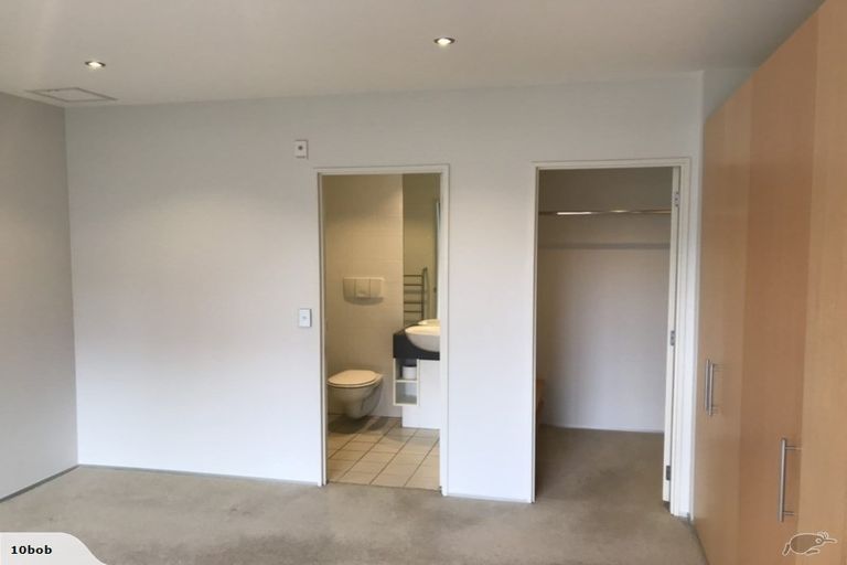 Photo of property in Sanctum Apartment, 10 Ebor Street, Te Aro, Wellington, 6011