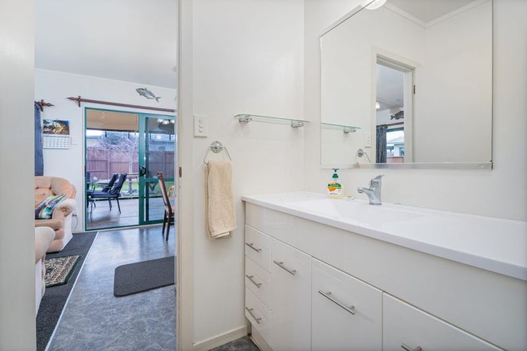 Photo of property in 25 Whitby Avenue, Whitianga, 3510