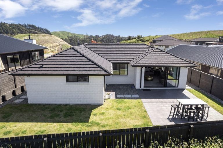 Photo of property in 3 Foremast Place, Whitby, Porirua, 5024