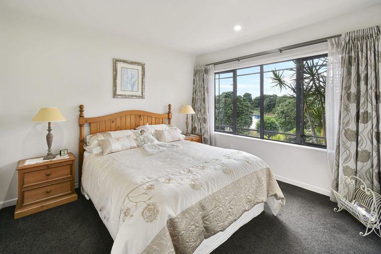 Photo of property in 113 Rushgreen Avenue, Pahurehure, Papakura, 2113