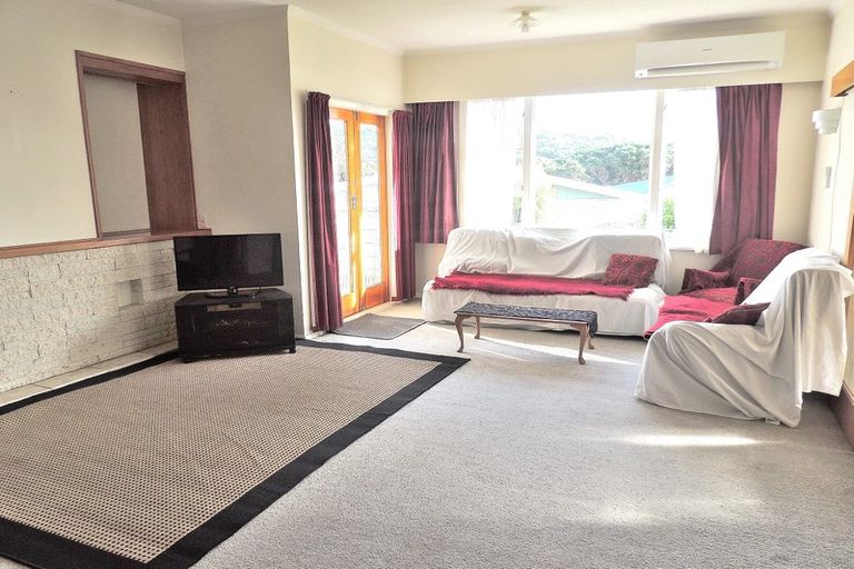 Photo of property in 5 Glen Alton Avenue, Paparangi, Wellington, 6037