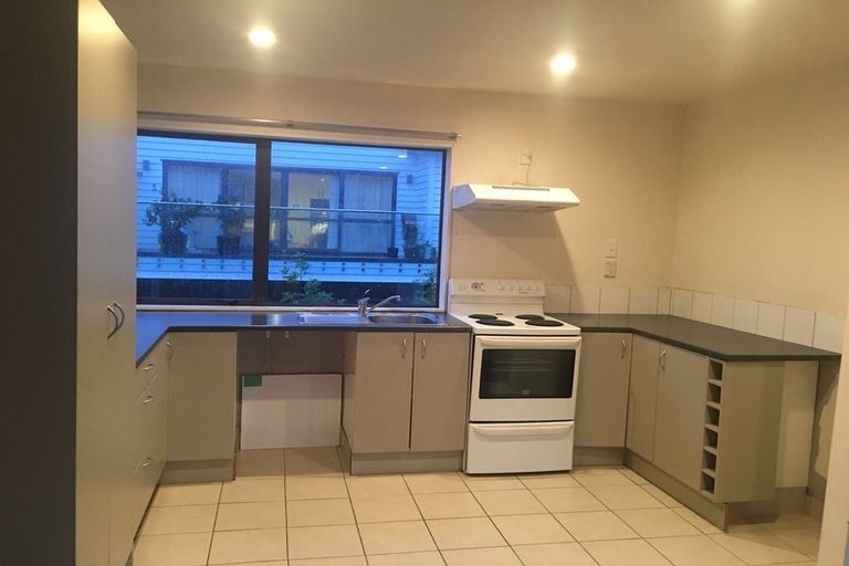 Photo of property in 9 Woodall Place, Totara Vale, Auckland, 0627