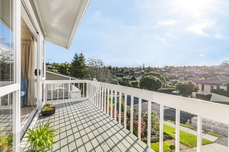 Photo of property in 50 Mayfair Crescent, Mairangi Bay, Auckland, 0630