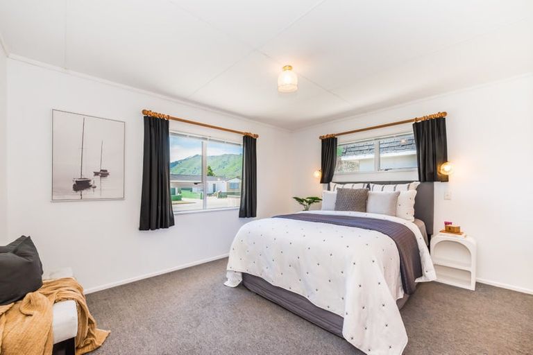 Photo of property in 24 Kapanui Road, Waikanae, 5036