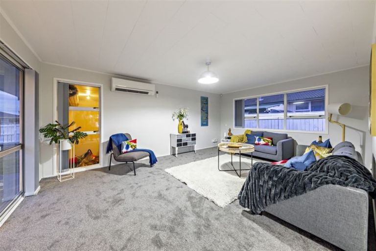 Photo of property in 21 Leaver Place, Weymouth, Auckland, 2103
