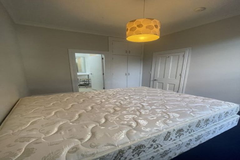 Photo of property in 152 Kelburn Parade, Kelburn, Wellington, 6012