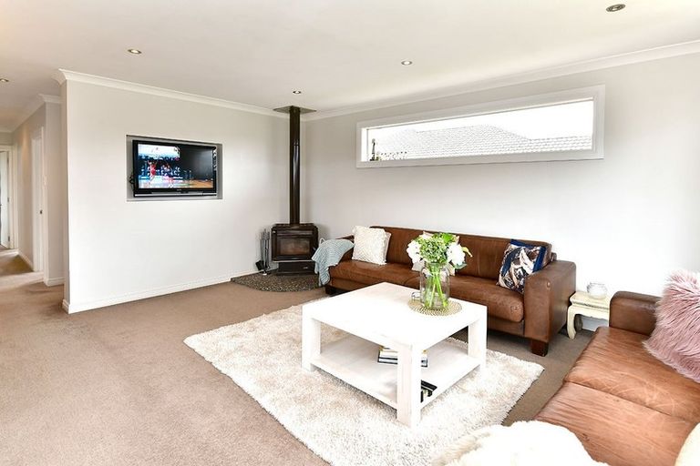 Photo of property in 27 Doment Crescent, Orewa, 0931