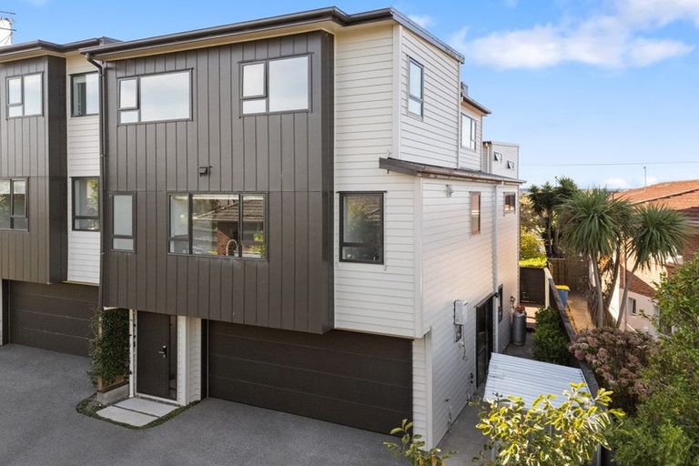 Photo of property in 4d Fowler Street, Northcote, Auckland, 0627