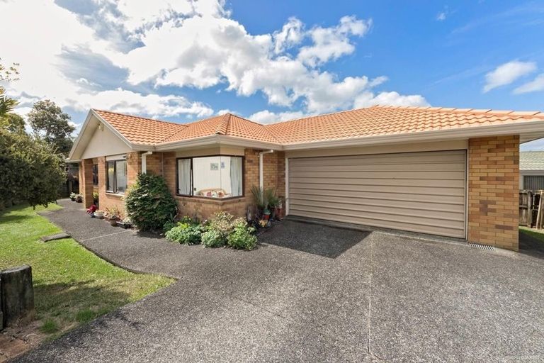 Photo of property in 9 Milan Drive, Glen Eden, Auckland, 0602